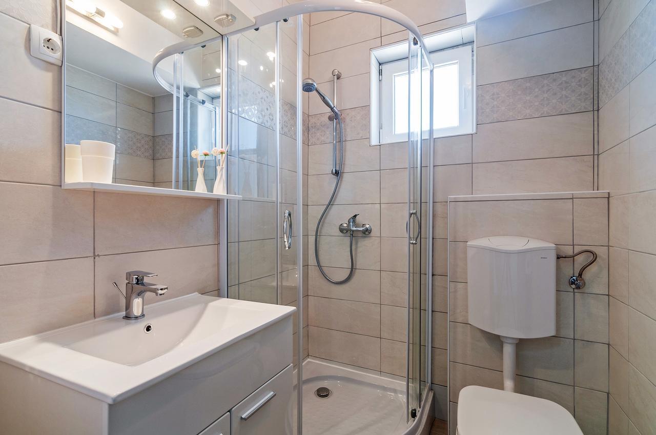 Apartment Tony With Private Pool Sukošan Kültér fotó